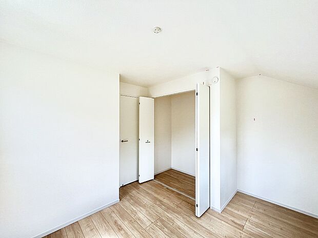 子供部屋にもおすすめな収納スペースたっぷりの居室