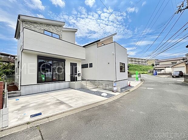 ～Exterior～　前面道路：南西 7.86m 公道　前面道路は閑静な住宅地をはしる車通りの少ない道路。駐車の出し入れもらくらくです！ご不明点・現地見学のご希望は、お気軽にお問い合わせください！