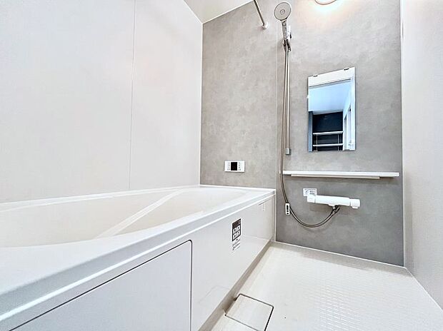 ◆A号棟◆～Bath Room～　足を伸ばして入浴することが可能！一日の疲れを癒す貴重なバスタイムです。お子様とご一緒でも十分な広さなので、リビングとは違った家族団欒のひと時をお楽しみいただけます。