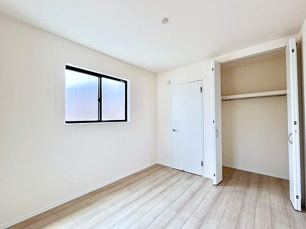 ◆B号棟◆～Bed Room～　子供部屋はお子様にとって大変重な役割があります。子供一人で過ごす空間を与えることで、宿題や勉強時間も自然と増えまた自ら部屋の片付けや掃除なども促すことに繋がります。