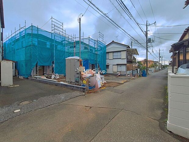 ～Exterior～　前面道路：南 3.81m 公道　前面道路は閑静な住宅地をはしる車通りの少ない道路。駐車の出し入れもらくらくです！ご不明点・現地見学のご希望は、お気軽にお問い合わせください！