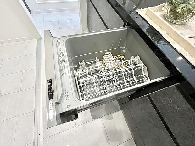 面倒なお片づけは食洗機にお任せ！家事の負担が減って、時間にも気持ちにもゆとりができます。