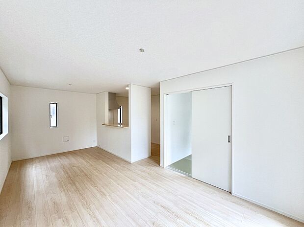 家族の笑顔が自然と生まれてくる、そんな雰囲気のダイニングに仕上がっています。
