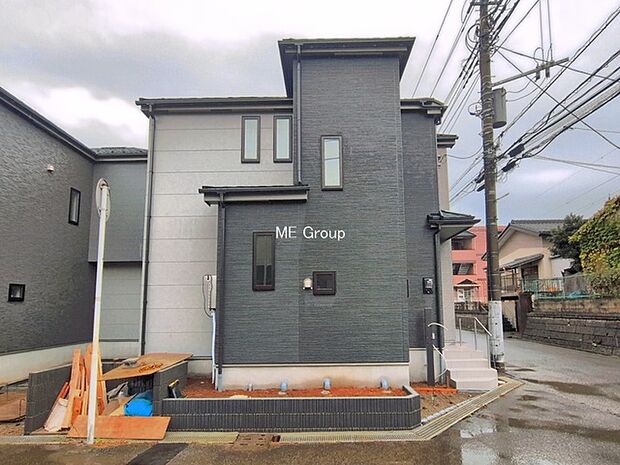 ◆A号棟◆～Exterior～　角地により陽当り・風通し良好です。うららかな陽射しがどのお部屋にも降り注ぎますように、快適さを追求した間取設計。生活を恵みの豊かな永住の地へと変えてくれます。
