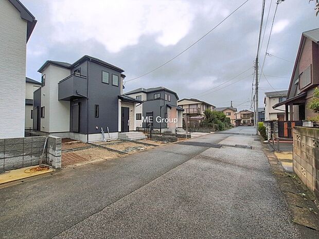 ～Exterior～　前面道路：東 6m 公道　前面道路は閑静な住宅地をはしる車通りの少ない道路。駐車の出し入れもらくらくです！ご不明点・現地見学のご希望は、お気軽にお問い合わせください！