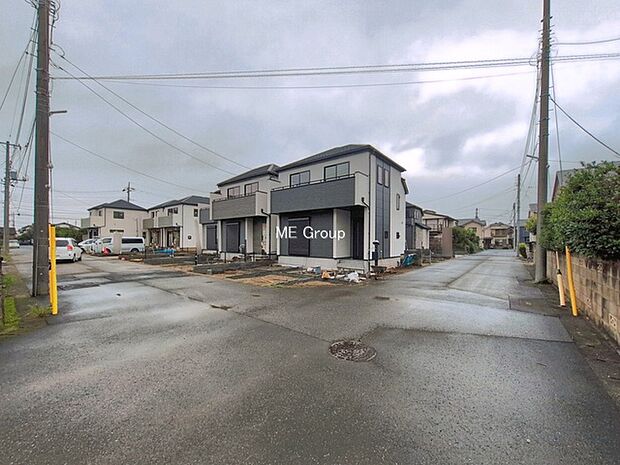 ～Exterior～　前面道路：南 6m 公道　前面道路は閑静な住宅地をはしる車通りの少ない道路。駐車の出し入れもらくらくです！ご不明点・現地見学のご希望は、お気軽にお問い合わせください！