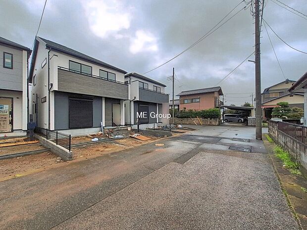 ～Exterior～　前面道路：南 6m 公道　前面道路は閑静な住宅地をはしる車通りの少ない道路。駐車の出し入れもらくらくです！ご不明点・現地見学のご希望は、お気軽にお問い合わせください！