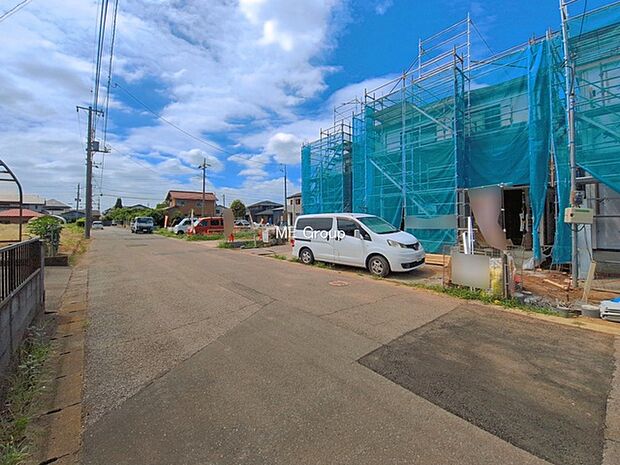 ～Exterior～　前面道路：南 6m 公道　前面道路は閑静な住宅地をはしる車通りの少ない道路。駐車の出し入れもらくらくです！ご不明点・現地見学のご希望は、お気軽にお問い合わせください！