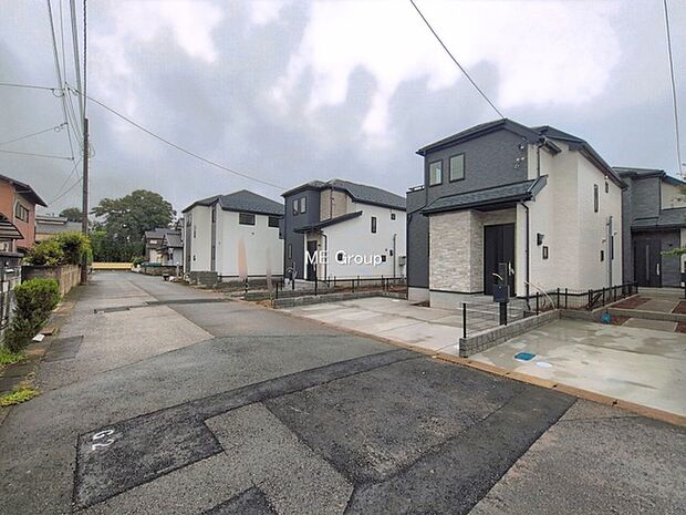 ～Exterior～　前面道路：東 6m 公道　前面道路は閑静な住宅地をはしる車通りの少ない道路。駐車の出し入れもらくらくです！ご不明点・現地見学のご希望は、お気軽にお問い合わせください！