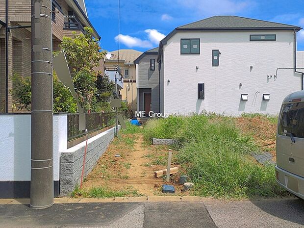 ◆B号棟◆~Exterior~ 一戸建ての大きなメリットは、自分達の「土地」を「自由に」使える事です。ガーデニングやDIY,車やバイクの趣味など様々な用途で利用できます。