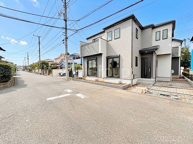 ◆B号棟◆～Exterior～　前面道路：南東 6m 公道　住宅地になっているので車量も少なく、静かな立地です。子育て環境も良好です♪♪周辺環境もあわせてご案内させて頂きます。