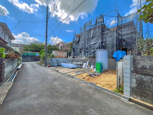 ~Exterior~ 前面道路は閑静な住宅地をはしる車通りの少ない道路。駐車の出し入れもらくらくです!ご不明点・現地見学のご希望は、お気軽にお問い合わせください!