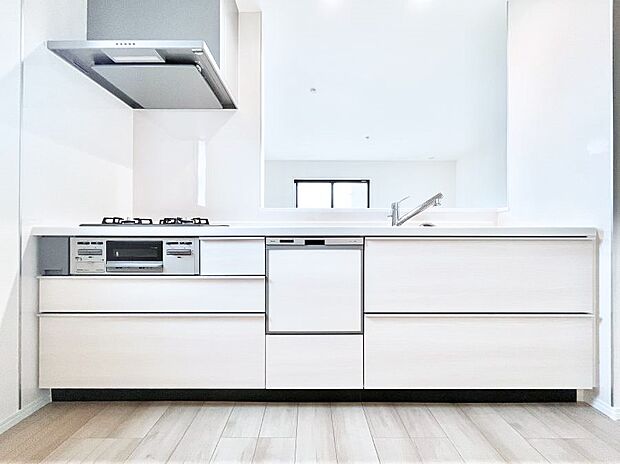 ◆B号棟◆~Kitchen~ 会話が弾むリビング、料理が愉しくなるキッチン。家は、ただ生活する場ではなく、暮らしを愉しく、快適にする場所。笑顔の毎日、安らぎの日々のために、最新の設備・仕様を採用。