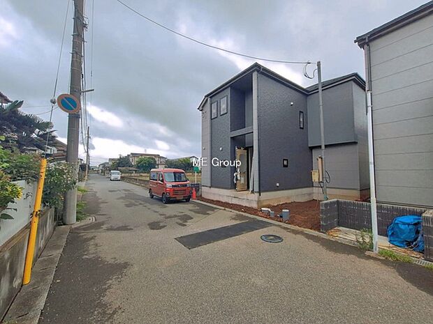 ～Exterior～　前面道路：北西 6m 公道　前面道路は閑静な住宅地をはしる車通りの少ない道路。駐車の出し入れもらくらくです！ご不明点・現地見学のご希望は、お気軽にお問い合わせください！