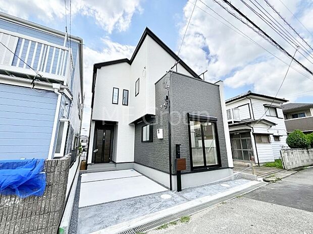 ~Exterior~ 閑静な住宅地で子育て家族にピッタリ。 毎日のお散歩も快適な緑に恵まれたエリアで、自然に包まれた穏やかな暮らしを実現するための、ゆとりある住環境が整っています。