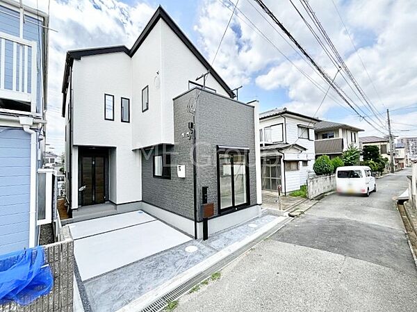 ～Exterior～　前面道路：南東 3.92m 私道　前面道路は閑静な住宅地をはしる車通りの少ない道路。駐車の出し入れもらくらくです！ご不明点・現地見学のご希望は、お気軽にお問い合わせください！