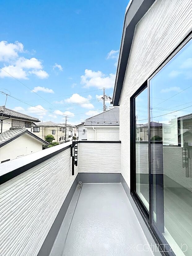 ◆2号棟◆~Balcony~ バルコニーは温かい陽がさしこみ、お布団や洗濯物を気持ちよく干すことができます。使いやすく開放的なバルコニーです♪陽ざしがたっぷり降り注ぐ、バルコニー付き住まい。