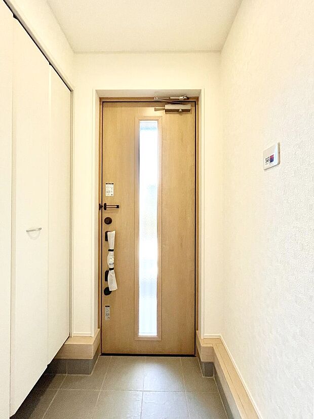 ◆1号棟◆～Entrance～　家の中でお客様を迎える最初の場所である玄関は、家の印象そのものです！豊富な玄関収納で、常に綺麗に保つことが出来ます♪玄関にはたっぷり収納の下駄箱を完備！