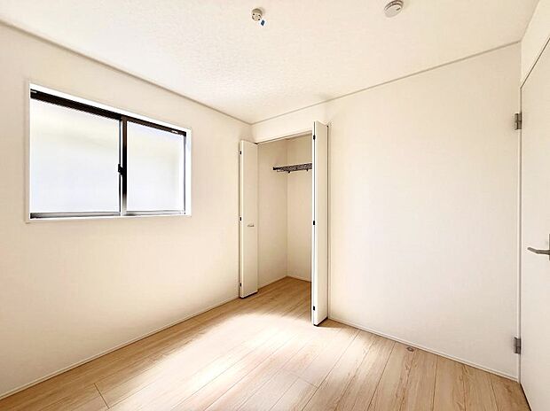 ◆1号棟◆～Bed Room～　子供部屋はお子様にとって大変重な役割があります。子供一人で過ごす空間を与えることで、宿題や勉強時間も自然と増えまた自ら部屋の片付けや掃除なども促すことに繋がります。