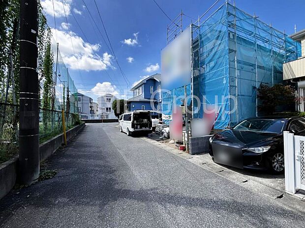 ~Exterior~ 前面道路は閑静な住宅地をはしる車通りの少ない道路。駐車の出し入れもらくらくです!ご不明点・現地見学のご希望は、お気軽にお問い合わせください!
