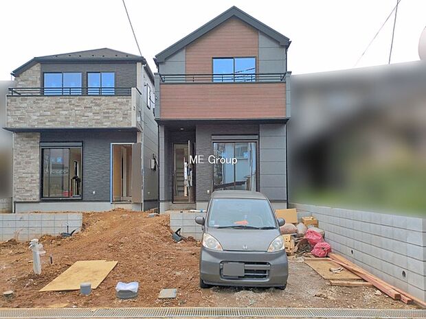◆2号棟◆～Exterior～　一戸建ての大きなメリットは、自分達の「土地」を「自由に」使える事です。ガーデニングやＤＩＹ，車やバイクの趣味など様々な用途で利用できます。  