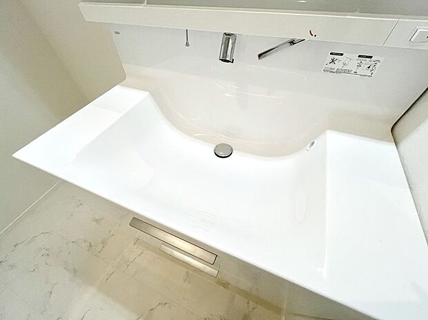 ハンドシャワー付き!使いやすい洗面台。