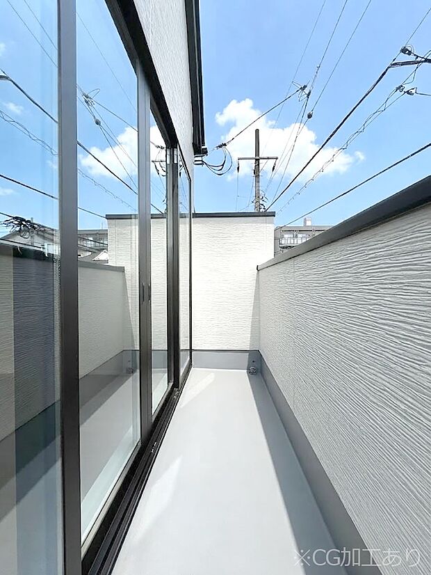 ~Balcony~ バルコニーは温かい陽がさしこみ、お布団や洗濯物を気持ちよく干すことができます。 使いやすく開放的なバルコニーです♪陽ざしがたっぷり降り注ぐ、バルコニー付き住まい。