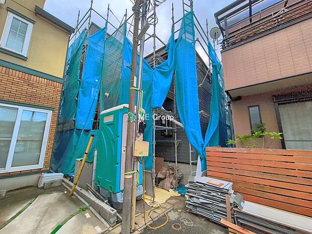 ~Exterior~ 一戸建ての大きなメリットは、自分達の「土地」を「自由に」使える事です。ガーデニングやDIY,車やバイクの趣味など様々な用途で利用できます。