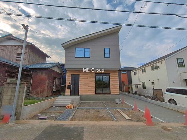 ◆2号棟◆～Exterior～　閑静な住宅地で子育て家族にピッタリ。毎日のお散歩も快適な緑に恵まれたエリアで、自然に包まれた穏やかな暮らしを実現するための、ゆとりある住環境が整っています。