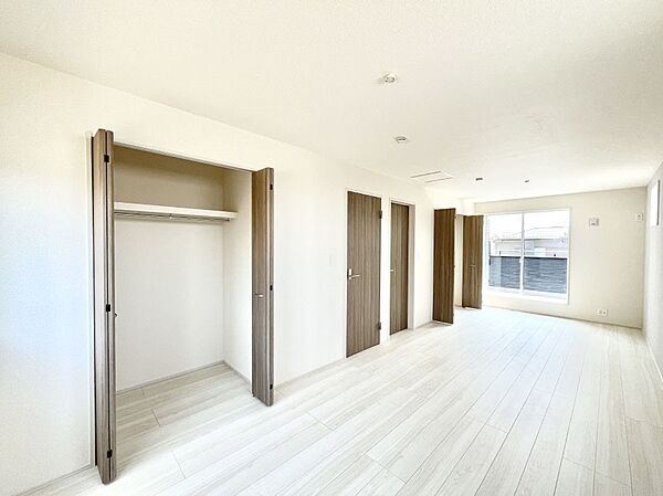 ◆1号棟◆～Bed Room～　お子様の成長に合わせて住まいのレイアウトも変わります。思春期のプライバシーを重視したり、成長に合わせて机やベットを配置したり。将来を見越しての住まい選びも大切です。