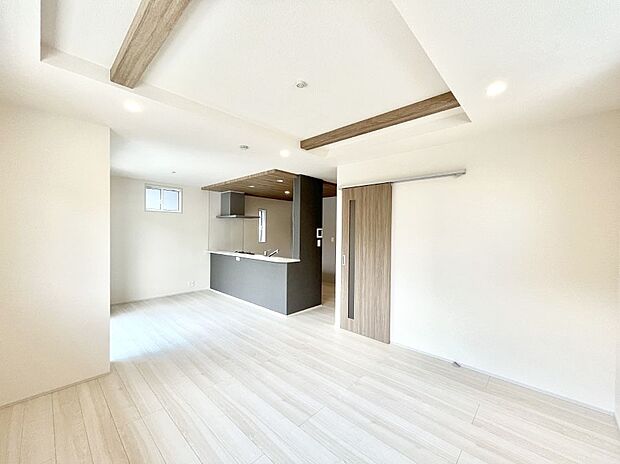 ◆1号棟◆~Living~ ここにはみんなが集い、食事と楽しい会話が始まる。話に夢中になりすぎて、ついつい時を忘れ夜半過ぎになってしまう。そんな束の間の幸せを感じさせてくれる場所でありたい。