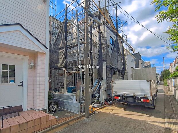 ~Exterior~ 一戸建ての大きなメリットは、自分達の「土地」を「自由に」使える事です。ガーデニングやDIY,車やバイクの趣味など様々な用途で利用できます。