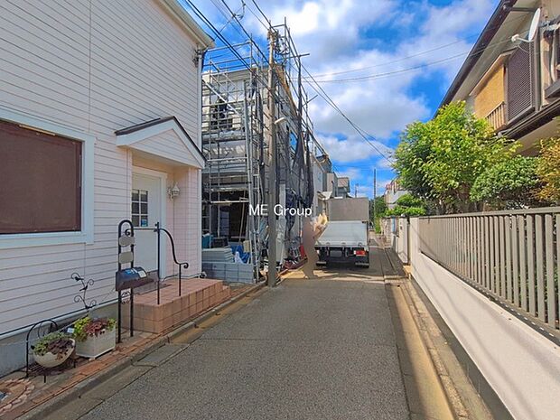 ~Exterior~ 北東 4m 私道 前面道路が広いため駐車しやすい!ストレスフリーでカーライフを楽しめそうですね。毎日の運転も安心して快適に行えます。