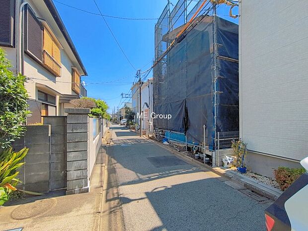 ~Exterior~ 北東 4m 私道 前面道路が広いため駐車しやすい!ストレスフリーでカーライフを楽しめそうですね。毎日の運転も安心して快適に行えます。