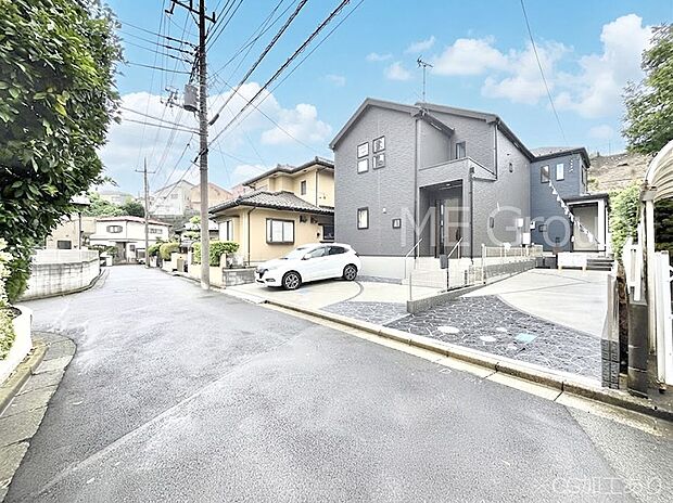 前面道路はきちんと整備されています