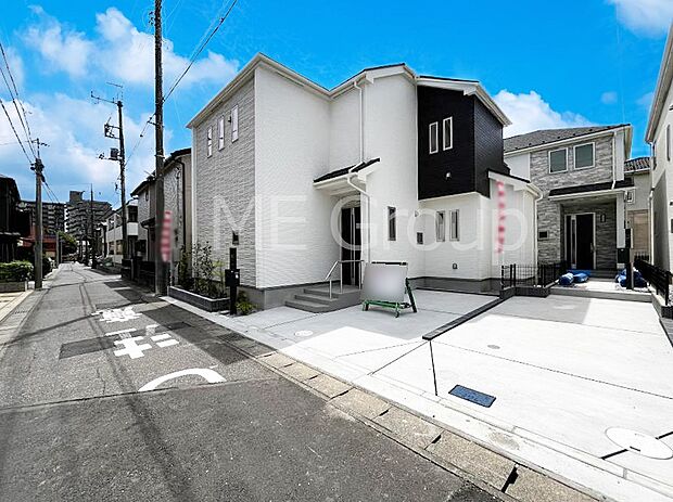 ~Exterior~ 北東 3.82m 公道 前面道路は閑静な住宅地をはしる車通りの少ない道路。駐車の出し入れもらくらくです!ご不明点・現地見学のご希望は、お気軽にお問い合わせください!