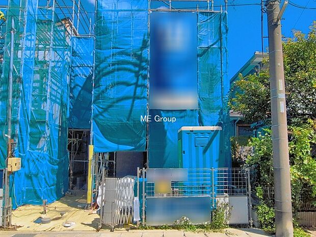 ◆2号棟◆～Exterior～　一戸建ての大きなメリットは、自分達の「土地」を「自由に」使える事です。ガーデニングやＤＩＹ，車やバイクの趣味など様々な用途で利用できます。  