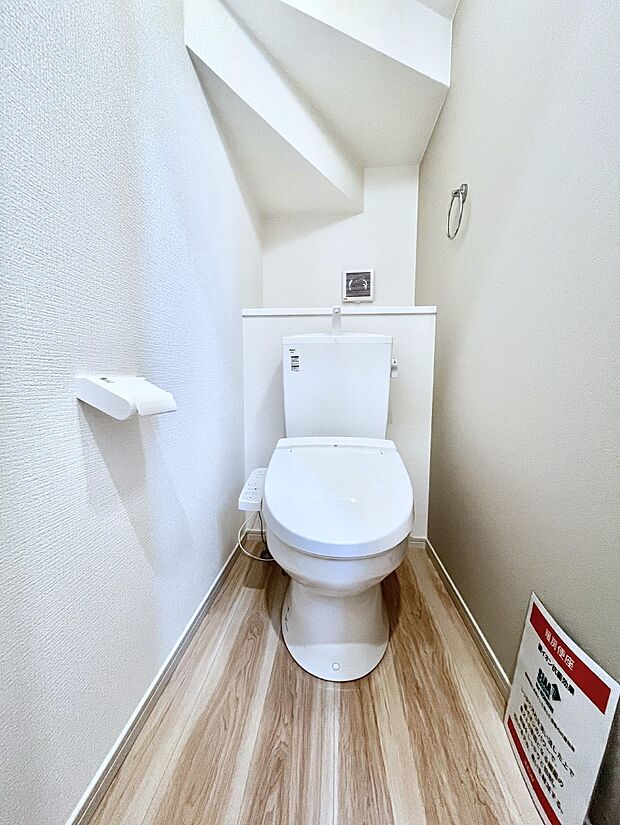 ~Toilet~ 綺麗・スッキリ・快適なウォシュレット付トイレでくつろげる空間です。トイレは毎日使わざるを得ないもの。いつも清潔を保ちたいですね。トイレが2ヶ所あるので朝の混雑時に便利です!