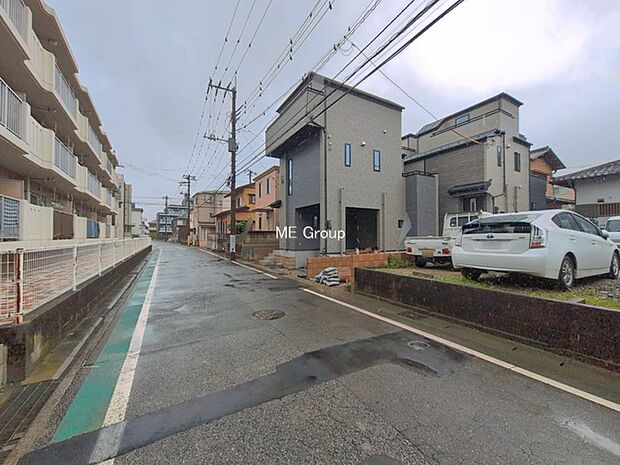 ～Exterior～　前面道路：北 6m 公道　前面道路は閑静な住宅地をはしる車通りの少ない道路。駐車の出し入れもらくらくです！ご不明点・現地見学のご希望は、お気軽にお問い合わせください！