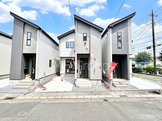 ◆2号棟◆～Exterior～　一戸建ての大きなメリットは、自分達の「土地」を「自由に」使える事です。ガーデニングやＤＩＹ，車やバイクの趣味など様々な用途で利用できます。