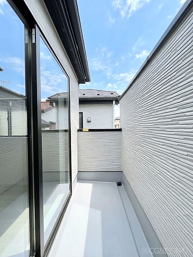 ◆2号棟◆～Balcony～  バルコニーは温かい陽がさしこみ、お布団や洗濯物を気持ちよく干すことができます。使いやすく開放的なバルコニーです♪陽ざしがたっぷり降り注ぐ、バルコニー付き住まい。  