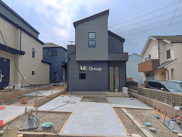 ～Exterior～　前面道路：北東 4.04m 公道　前面道路は閑静な住宅地をはしる車通りの少ない道路。駐車の出し入れもらくらくです！ご不明点・現地見学のご希望は、お気軽にお問い合わせください！