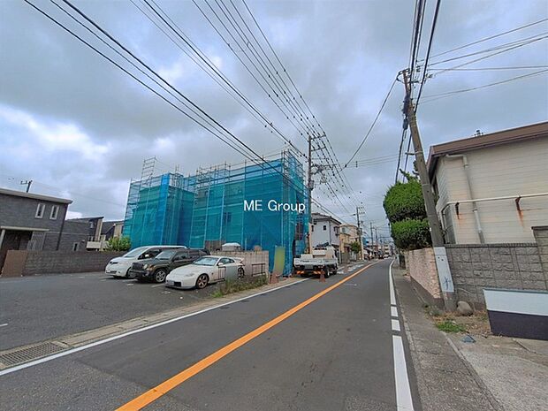 ～Exterior～　前面道路：北 6.91m 公道　前面道路は閑静な住宅地をはしる車通りの少ない道路。駐車の出し入れもらくらくです！ご不明点・現地見学のご希望は、お気軽にお問い合わせください！