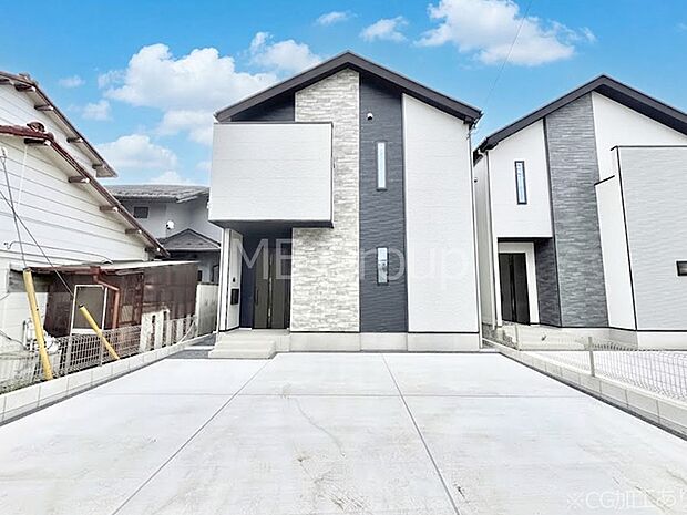 ◆2号棟◆～Exterior～　堂々たる趣ながら、主張し過ぎずどこか余裕を感じさせるシャープなフォルムで佇む邸宅は、晴天の空と照らし合わせる事で、本来あるべき完成形の姿を見せてくれます。