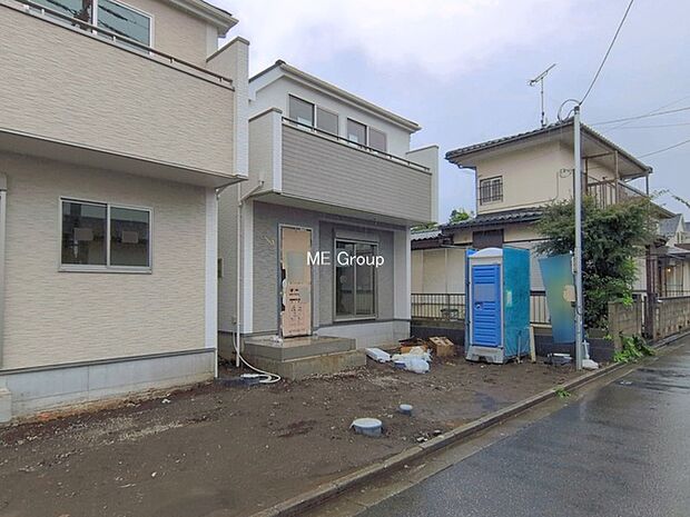 ◆B号棟◆~Exterior~ 一戸建ての大きなメリットは、自分達の「土地」を「自由に」使える事です。ガーデニングやDIY,車やバイクの趣味など様々な用途で利用できます。