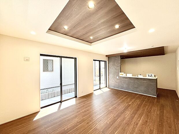 折上天井は立体的な奥行きがあるので、天井が広く見えて開放的な空間を演出できます。