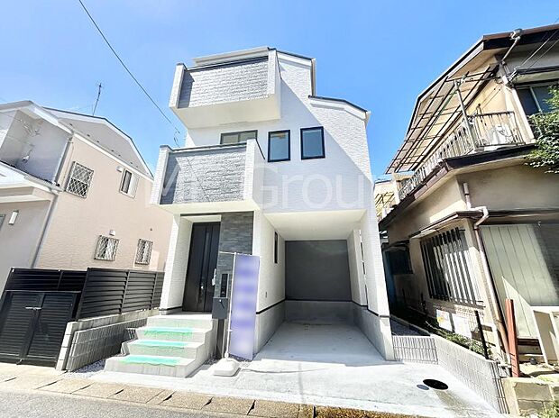 ~Exterior~ 一戸建ての大きなメリットは、自分達の「土地」を「自由に」使える事です。ガーデニングやDIY,車やバイクの趣味など様々な用途で利用できます。