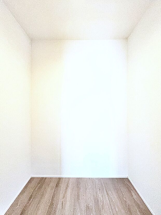 季節の衣類もスッキリ収納!大容量の収納力が魅力的なWIC付きです。
