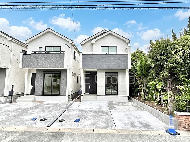 ◆C号棟◆~Exterior~ 堂々たる趣ながら、主張し過ぎずどこか余裕を感じさせるシャープなフォルムで佇む邸宅は、晴天の空と照らし合わせる事で、本来あるべき完成形の姿を見せてくれます。