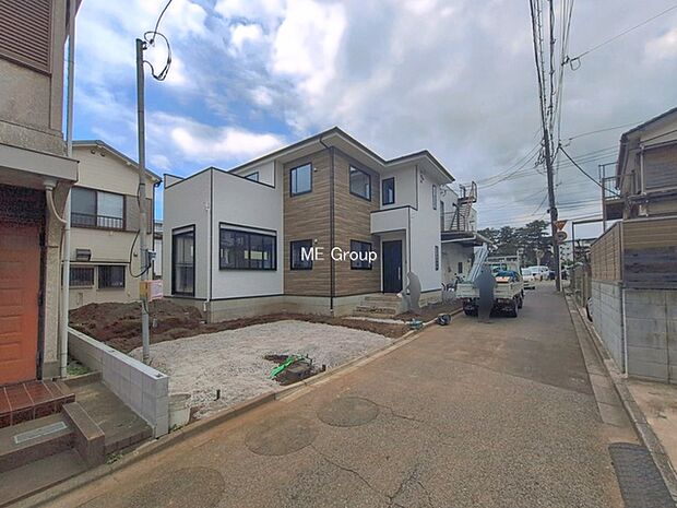 ~Exterior~ 前面道路は閑静な住宅地をはしる車通りの少ない道路。駐車の出し入れもらくらくです!ご不明点・現地見学のご希望は、お気軽にお問い合わせください!
